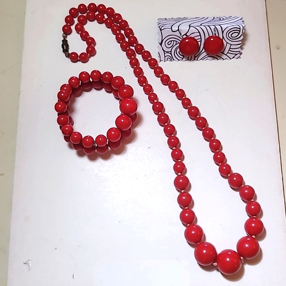 Vtg RED BAKELITE bead PARURE hand-knotted NECKLACE stretchie BRACELET earbobs - Picture 6 of 6